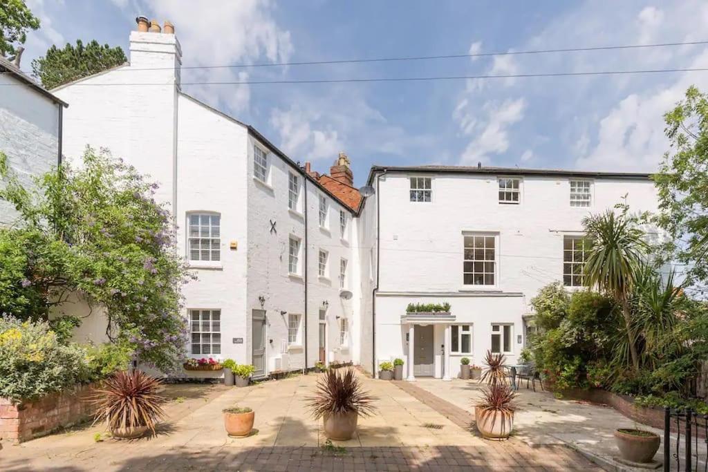 Fabulous Malvern Townhouse Грейт Малвърн Екстериор снимка