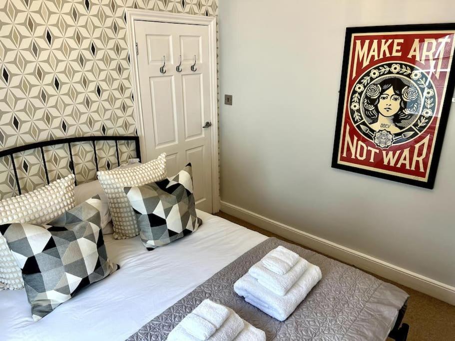 Fabulous Malvern Townhouse Грейт Малвърн Екстериор снимка