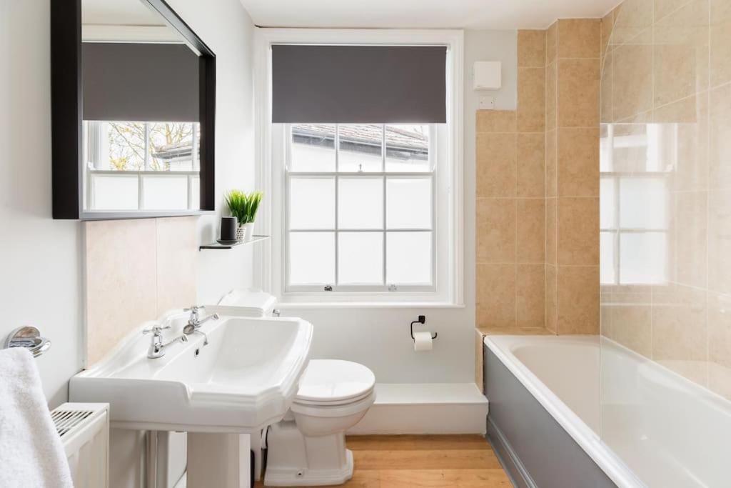 Fabulous Malvern Townhouse Грейт Малвърн Екстериор снимка