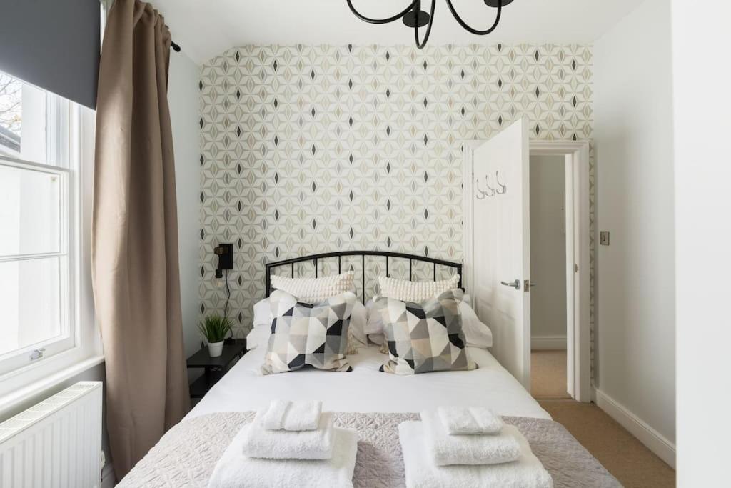 Fabulous Malvern Townhouse Грейт Малвърн Екстериор снимка